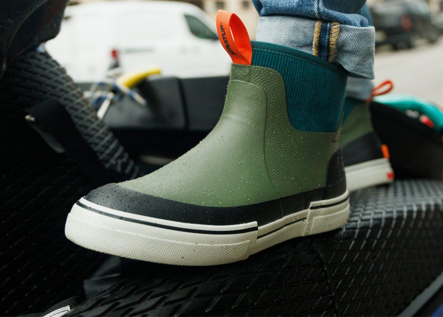 Warm boots for outdoor swimmers